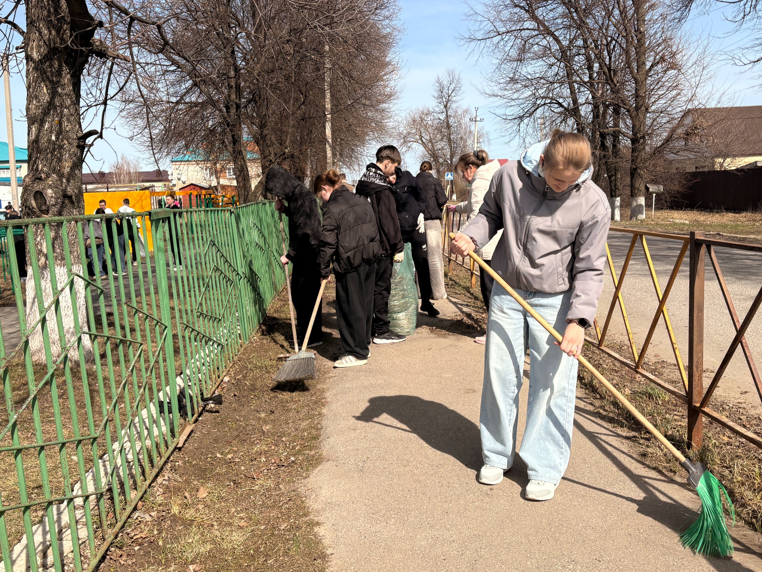 Субботник по уборке пришкольной территории.